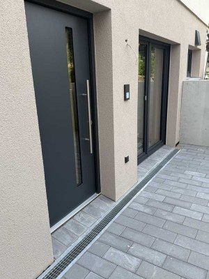 ERSTBEZUG: Lichtdurchflutete Wohnung mit Terrasse