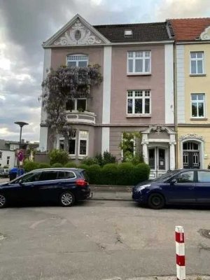 Lichtdurchflutete 5-Zimmer-Altbauwohnung