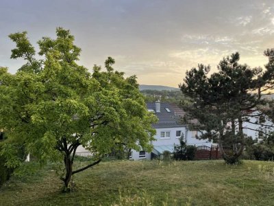 RESERVIERT! 4 Zi Wohnung in ruhiger Hanglage mit schöner Aussicht