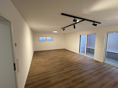 Erstbezug nach Sanierung mit Einbauküche und Balkon: stilvolle 1,5-Zimmer-Wohnung in Ehingen