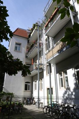 Tolle 2-Raum-DG-Wohnung in UNI Nähe mit Parkettboden, EBK, Bad mit Wanne, GWC