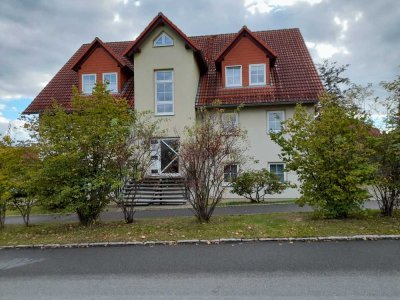Ansprechende 2-Raum-Maisonette-Wohnung mit EBK und Balkon in Zeulenroda-Triebes