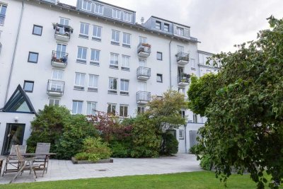 Eigentumswohnung am Osterbekkanal in Hamburg-Uhlenhorst, Süd-Loggia und Balkon, TG-Stellplatz