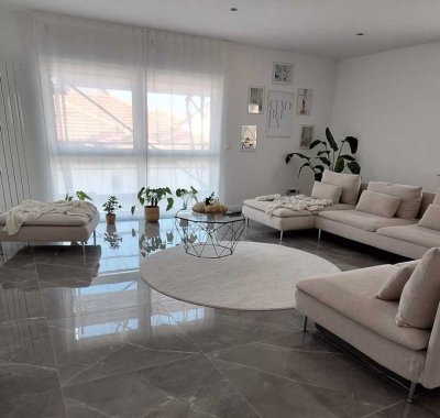 Moderne, exklusive 4-Zimmer-Wohnung mit geh. Innenausstattung