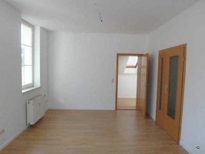 Kleine Singlewohnung mit neuem Laminatboden und Dusche * ruhiges Hinterhaus