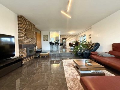 ZENTRALE WOHNLAGE INKLUSIVE EINEM EXTRA BAUPLATZ, GARAGEN UND GARTENPARADIES