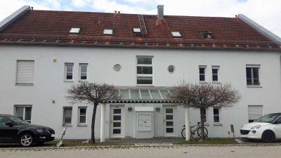 Stilvolle, gepflegte 1,5-Zimmer-EG+UG-Wohnung mit Hobbyraum, Einbauküche und Garten in Geretsried