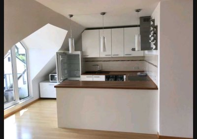 Stilvolle 3-Raum-DG-Wohnung mit Balkon und EBK in Rösrath