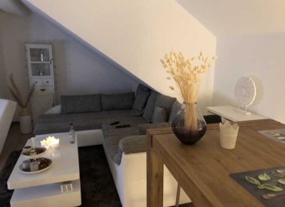Exklusive, gepflegte 2-Raum-DG-Wohnung in Wiesbaden