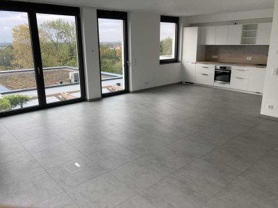 Terrassenwohnung mit Gäste-/Arbeitszimmer und Blick in die Ebene in Hohensachsen