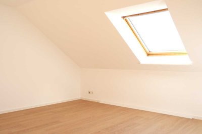 Schöne, vollständig renovierte 2-Zimmer-DG-Wohnung zur Miete in Gütersloh