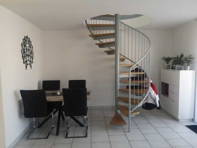 Geschmackvolle 4-Zimmer-Maisonette-Wohnung mit Balkon