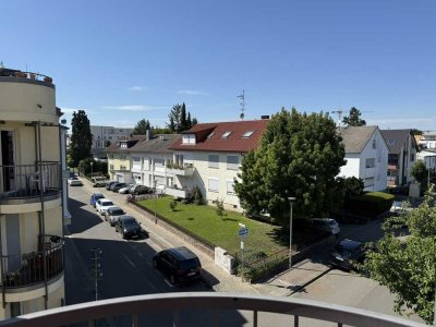 Moderne 3 Zimmer-Wohnung mit Balkon und 2 TG-Stellplätzen