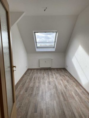 Schöne 2-Raum-Wohnung im Dachgeschoss mit Dusche