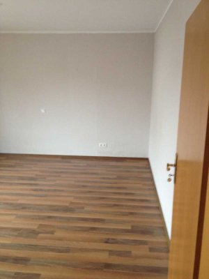 3 zimmer küche Bad und Gäste WC, Gartennutzung und PKW Stellplatz