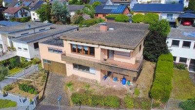 Großzügiges Einfamilienhaus mit herrlicher Aussicht und viel Gestaltungsspielraum