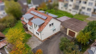 Gepflegtes Zweifamilienhaus mit modernem Dachgeschoss und großem Garten