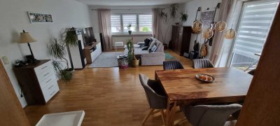 Helle und sanierte 4-Zimmer Wohnung (112 m2) im 1. OG mit Balkon, Garten, EBK