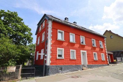 PREISSENKUNG!!!.. toprenoviertes Haus mitten in Schwarzenbach...