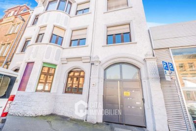 Provisionsfrei: Stilvolle 3-Zi.-Maisonette mit Blick aufs Schloss & Stellplatz inklusive