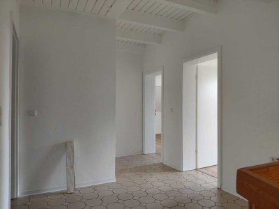 4-Zimmer Wohnung mit Balkon frisch renoviert!