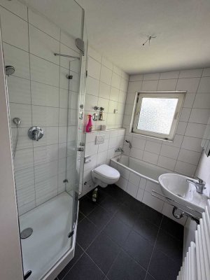 3ZKB, Balkon, Garage, in gepflegtem Mehrfamilienhaus