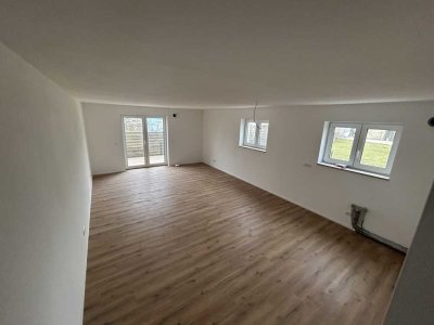 Erstbezug mit Balkon: Exklusive 4-Zimmer-Erdgeschosswohnung mit geh. Innenausstattung in Beilngries