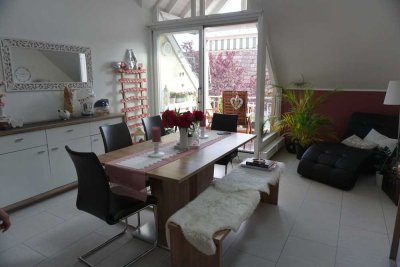 Stilvolle, gepflegte 3-Zimmer-Wohnung mit Balkon und Einbauküche in Simmozheim