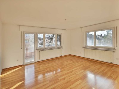 Schöne, helle und sehr gepflegte Wohnung mit großem Balkon