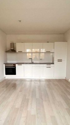 Geräumige 3 Zimmer Wohnung im EG mit nagelneuer EBK!
