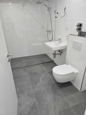 Erstbezug nach Sanierung mit Balkon: Exklusive 2-Raum-Wohnung mit geho. Innenausstattung