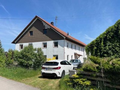 Landwirtschaftliches Anwesen mit Wohnhaus, Stall, Gebäuden und großzügiger Freifläche in Salgen