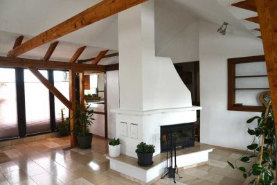 Lichtdurchflutete Dachgeschosswohnung mit Kamin und 2 Balkonen in Köln-Porz Urbach