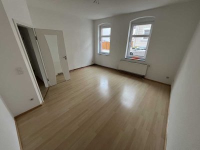 Familienfreundliche 3,5-Zimmer-Wohnung mit großem Balkon und eigenem Parkplatz