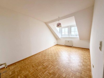 Sonnige 2-Zimmer-Wohnung im Dachgeschoss in zentraler Lage