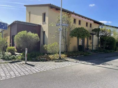 Hochwertiges freistehendes Passivhaus in perfekter Familien-Lage mit grüner Oase