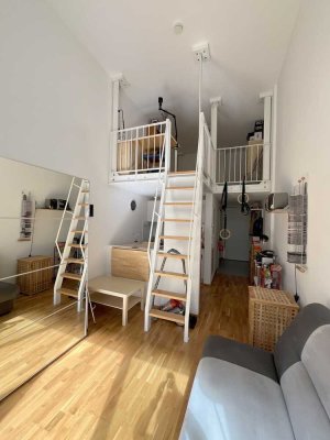 Bald beziehbar: Bezauberndes Galerie-Apartment mit Terrasse