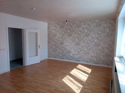 Helle, ruhige Wohnung in ruhiger Lage mit guter Anbindung und Parkplatz