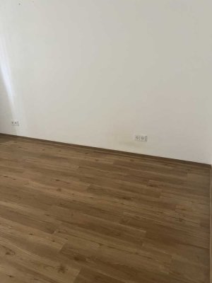 Nachmieter gesucht: Schöne 3-Zimmer-Wohnung mit Balkon in Mainz-Mombach – WBS erforderlich