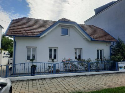 Barrierefreier Bungalow mit Pool und Garten am See