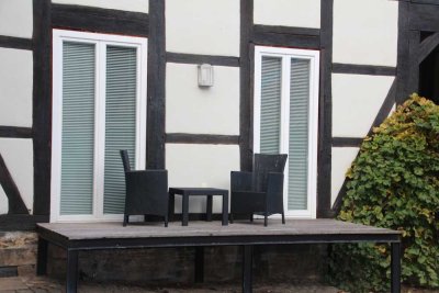 MÖBLIERT wunderschöne, neuwertige 2-Zimmer-EG-Wohnung mit geh. Innenausstattung mit EBK