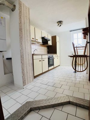 Diez gemütliche Dachgeschoss, 2 Zimmer, Küche mit Einbauküche, Bad mit Dusche