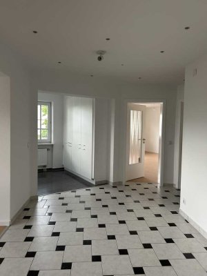 Erstbezug nach Sanierung: helle 2.5 Zimmer-Wohnung; neue EBK, mit Balkon und TG in Pfedelbach