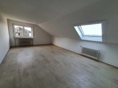 DG-Wohnung mit drei Zimmern und EBK in Großbettlingen