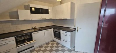 Gemütliche 4 Zimmer DG Wohnung mit 2 Balkonen und Einbauküche