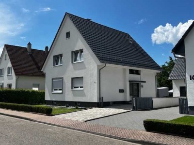 Charmantes Zweifamilienhaus mit zusätzlicher Dachgeschosswohnung in ruhiger Lage von Durmersheim