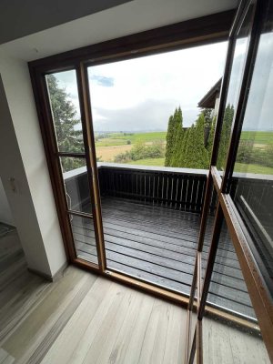 Helle 2,5-Zimmer Wohnung mit Balkon in Neuhaus/Selbitz