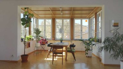 Altbauflair mit hohen, großzügigen Räumen + Gartennutzung