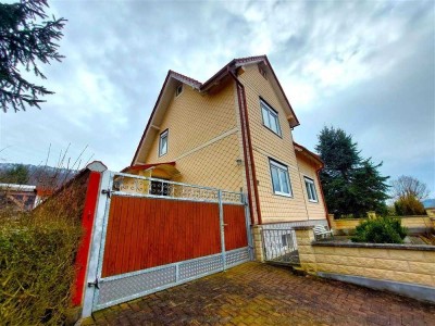 Einfamilienhaus in Kraja: 6 Zimmer, Garten, Garage und viel Platz für die Familie