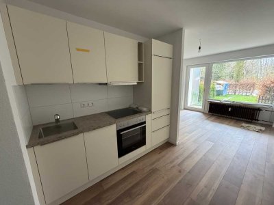 Erstbezug nach Sanierung/Renovierung: 2-Zimmer-Whg. (rd. 37 m2) mit Einbauküche in schöner Lage